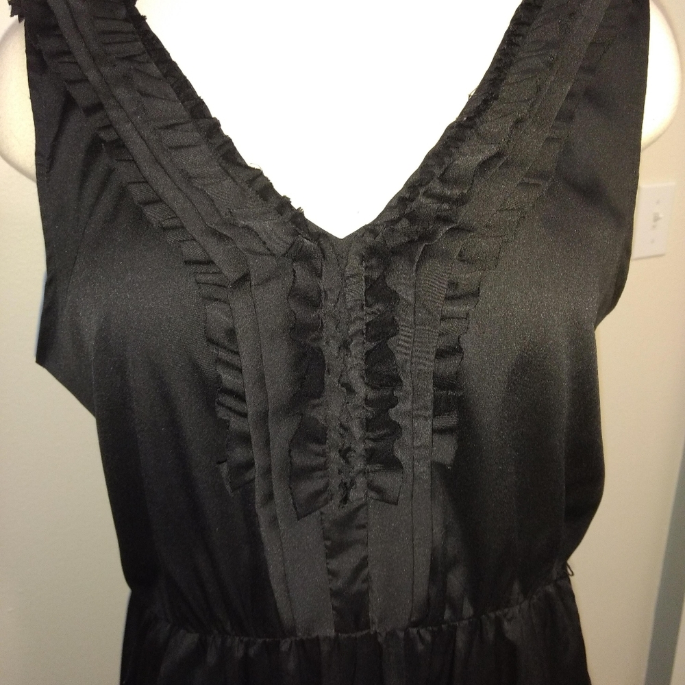 XXL Black sleeveless GAP knee length dress with ruffle detail and pockets!